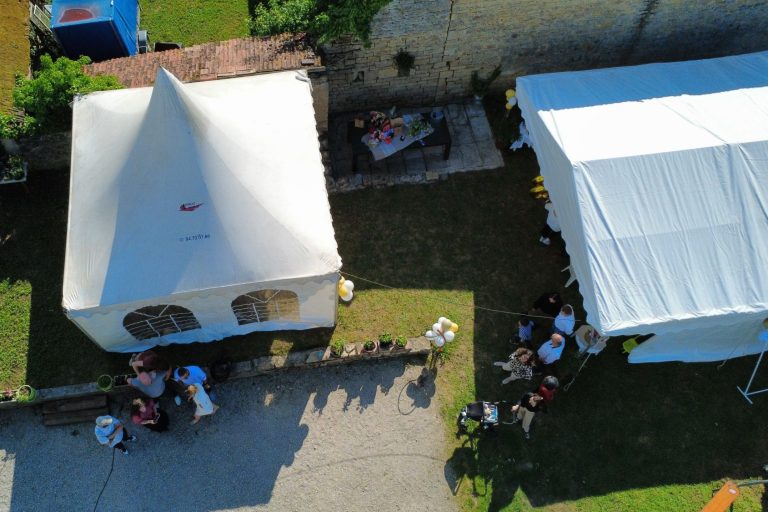 Location chapiteaux - événement familial Location chapiteaux pour événement familial